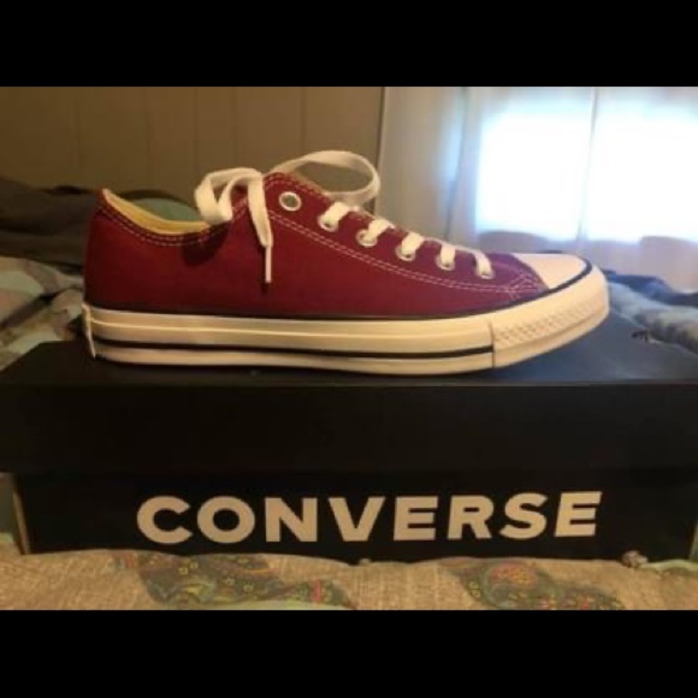 Maroon Converse Size 9